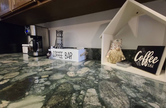 Clare Ct. Villa King master bedroom 5bedroom/4Bath w/Game Room