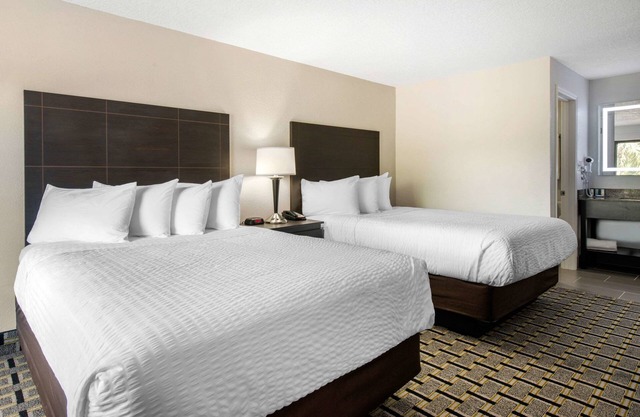 Clarion Inn & Suites Kissimmee-Lake Buena Vista South
