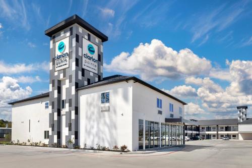 Clarion Pointe