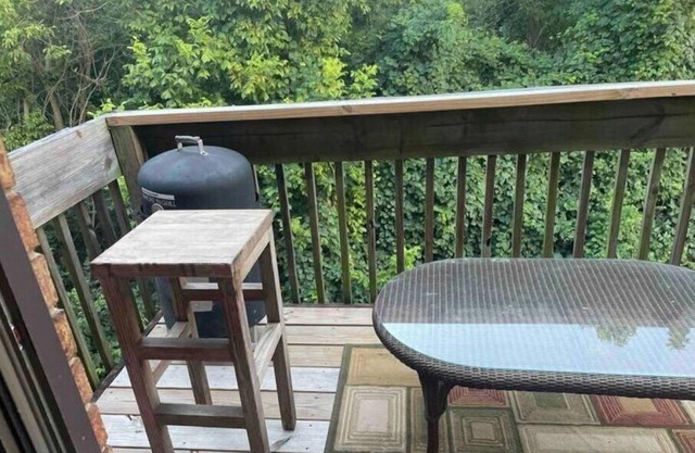 Classic convenient comfy condo