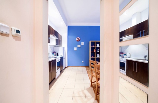 Classy Apartment Near Old Town and Metro