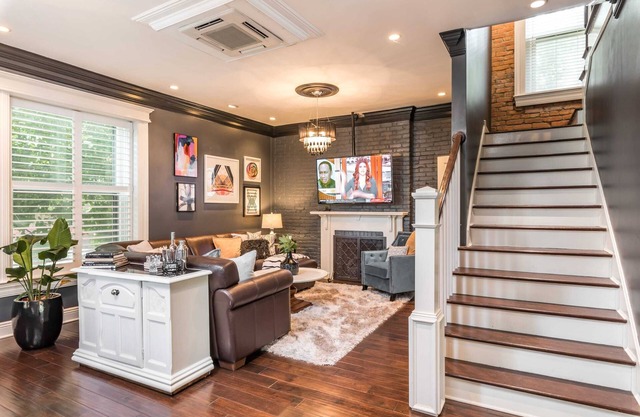 Classy Victorian Old Louisville - 6 bed 3.5 bath Historic!