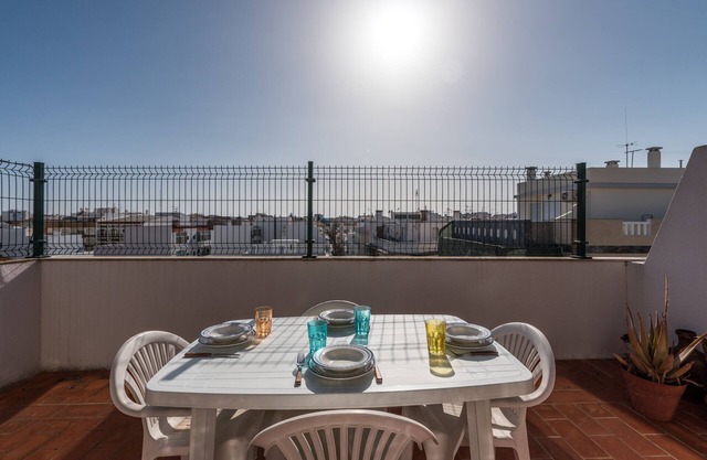 Claudia's Downtown 2 bedroom apartment