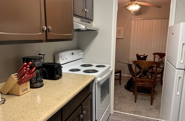 Clean and Cozy Apartment 5 minutes from Lambert Airport and UMSL