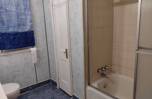 Clean and Quiet 3-bedroom house for NON-Smokers only