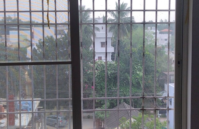 Clean and Safe AC Studio Apartment, 100 m from Ramana Ashram.