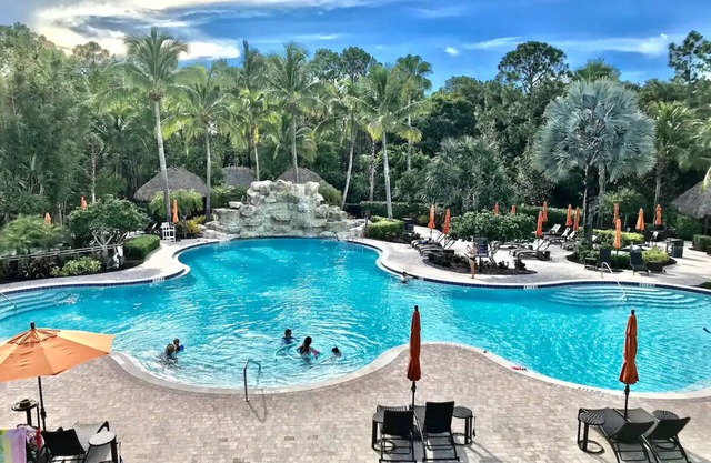 Clean, Coastal-Inspired 3 BR 2.5 BA Condo in Popular Ole' Resort! - Lely Resort