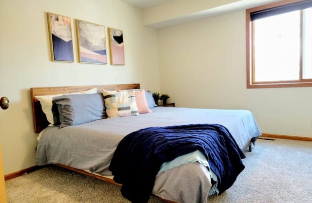 Clean, Comfy, digs close to all the attractions