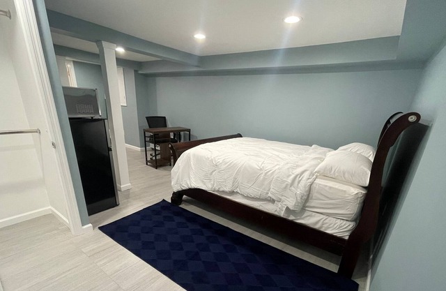 Clean & Confidential Suite with Private Entrance