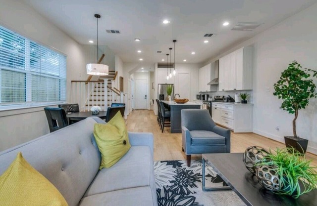 Clean luxury, furnished house for rent