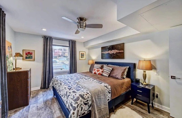 Clean Myers Park 1BR King Condo | Queens Rd