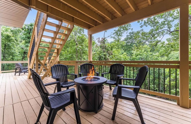 CLEAN, Scenic, Amazing deck, 3Kings, GameRm; EZ bike to Back40 & Bentonville