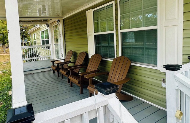 Clearwater Chalet: Chic 3BR Oasis by Lake & UTV Thrills!