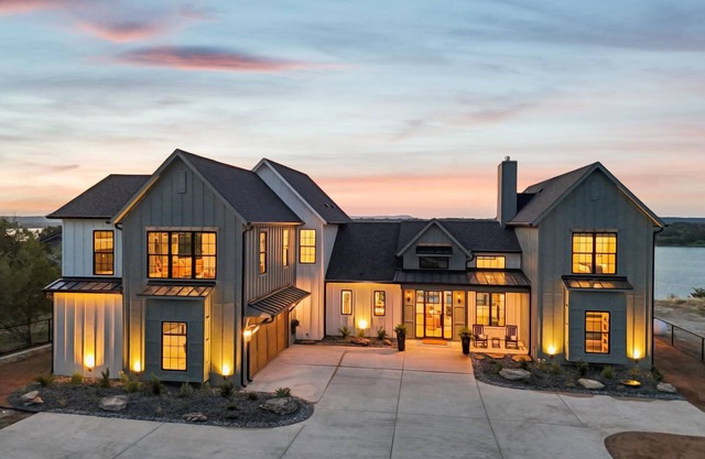 Cliff Haven 2.0: 6-7 Bdrm/6 Bath w/pool/hot tub, and game garage