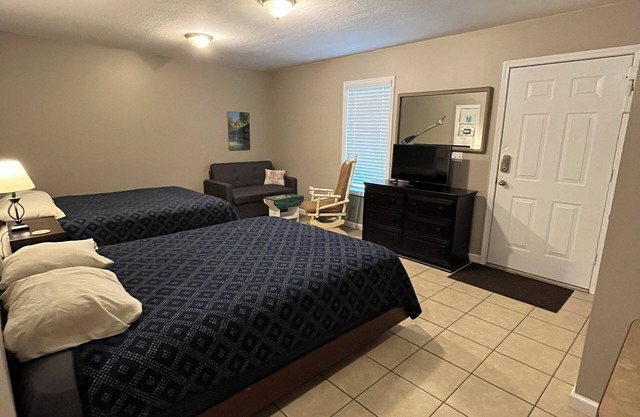 Clifty Creek Inn—Unit A