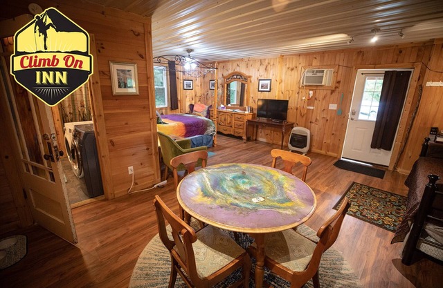 CLIMB ON INN~Whole Property~ 3Cabins ~ Sleep 17~ Red River Gorge~ Family Reunion