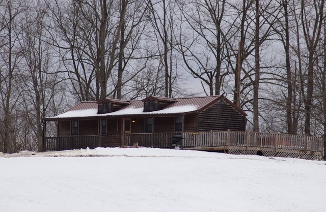 Close To The Caves; Hot Tub; WiFi; Deck, Grill, Fire Pit, Pet Friendly, 5+ Acres