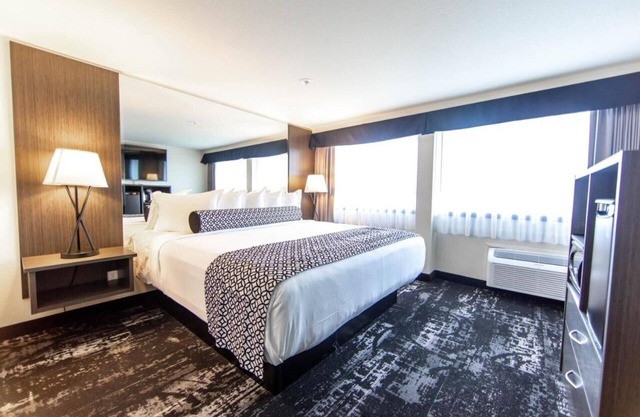 Close to the Riverfront Park & Spokane Falls! With Outdoor Pool Onsite!