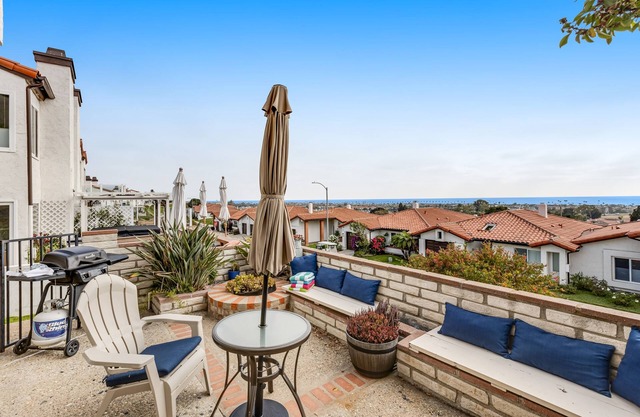 Clover Pacific Views Upscale home with amazing ocean views - pool, hot tub and near beach