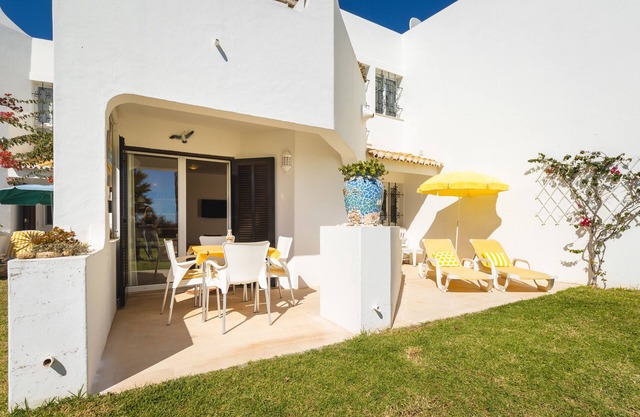 Clube Nautilus, beautiful apartment in the tropical garden on the beach u. sea