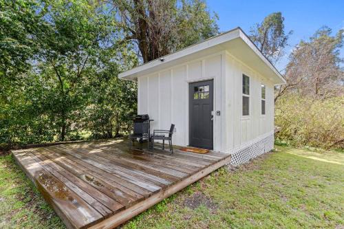 Coastal Cabana Studio - Close to beach and Mississippi City