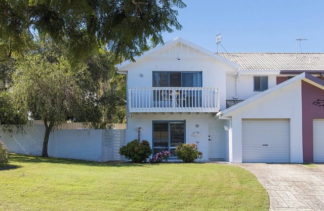 Coastal Hideaway - Water Views and Walk To The Beach