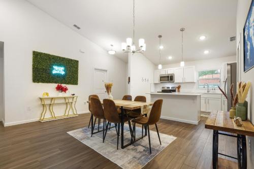 Coastal Vibes & Family Fun-Spacious 3BR, Kidz Zone, Desirable Neighborhood