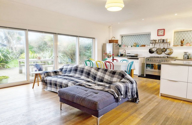 Coastal - Wittering - an annexe that sleeps 6 guests in 3 bedrooms