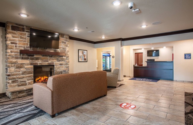 Cobblestone Inn & Suites - Pine Bluffs