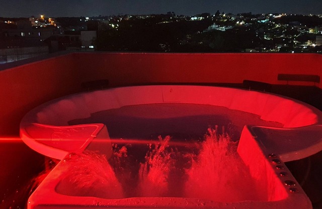 Cobertura Duplex com Hidromassagem ao Ar Livre Para 8 Pessoas