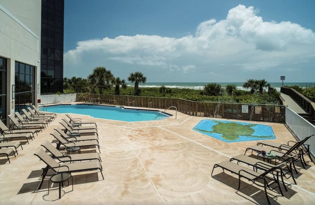 Cocoa Beach Haven! Short Drive to BCC Planetarium & Observatory, Pool!