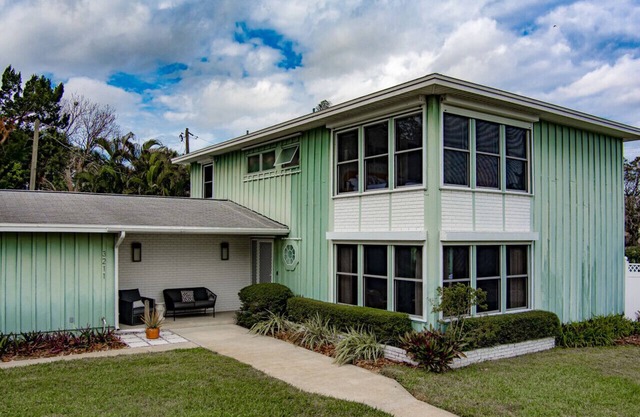 Cocoa Riverside Oasis - King Suite with Private Pool