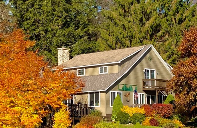 Colgate Hamilton Lake Moraine 4 BR Waterfront Retreat Sleeps 10