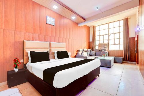 Collection O DTU Main Gate Delhi