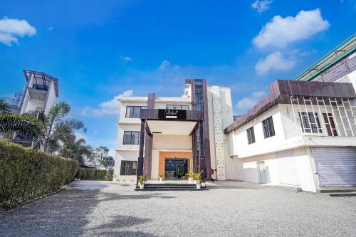 Collection O Golapar Haldwani