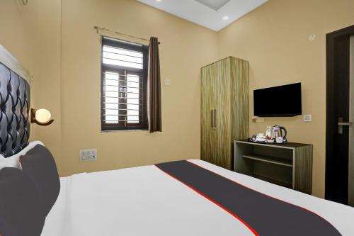 Collection O Metro View Ashok Vihar Near Shalimar Bagh Metro Station