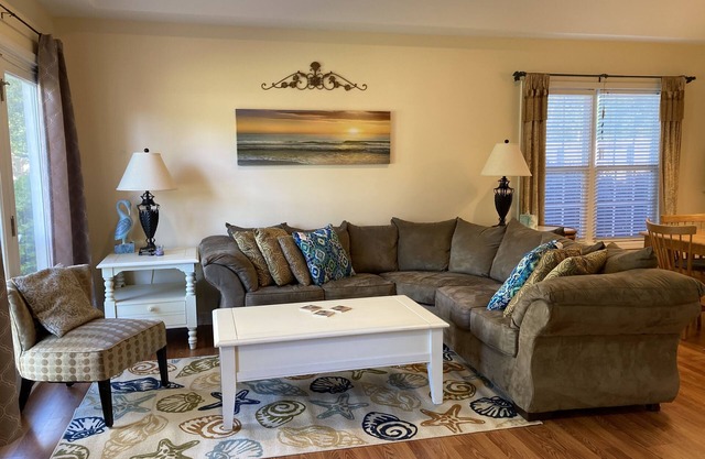 Colony II at Oyster Bay, 3BR/2BA,1st floor, Labor day open #125 p night