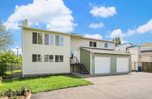 Colorful Family House w/Big Deck | 3 mins to I5