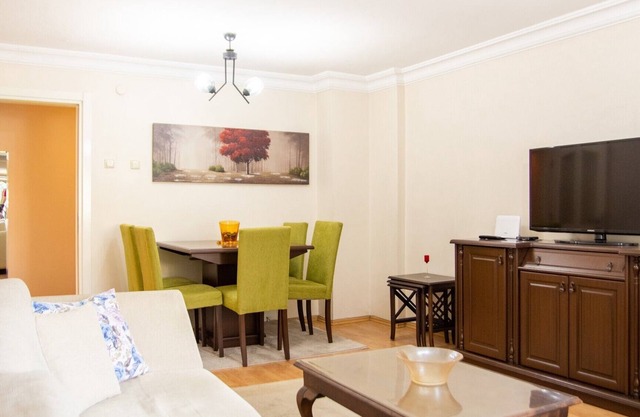 Colorful Flat with Balcony in Bayrakli