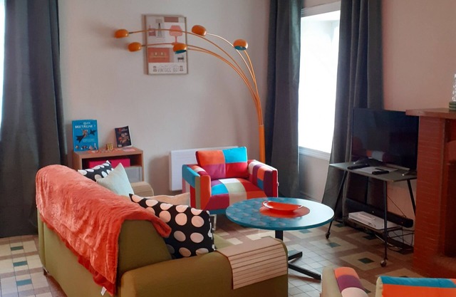 Colourful cosy apartment close to Mont Saint Michel