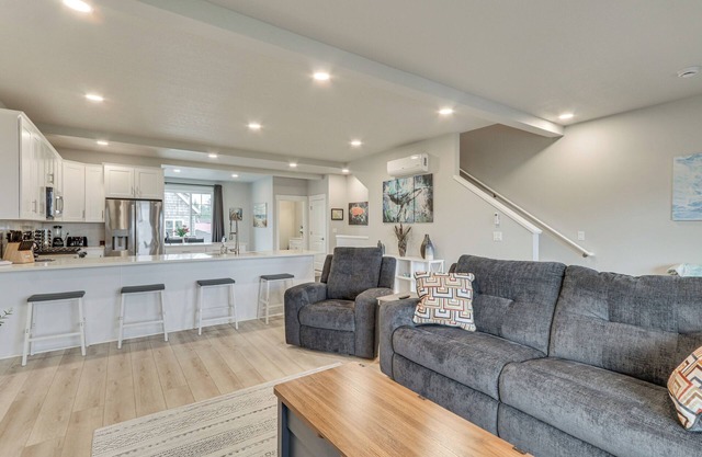 Columbia River Views: Spacious Hammond Getaway!