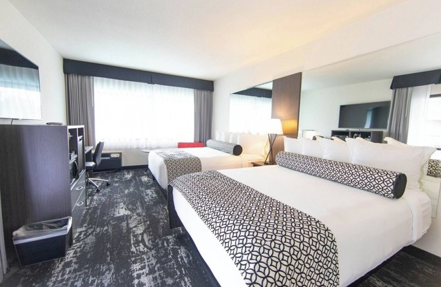 Come Create Memories w/Fun-filled Adventures at this Paradise! Outdoor Pool!