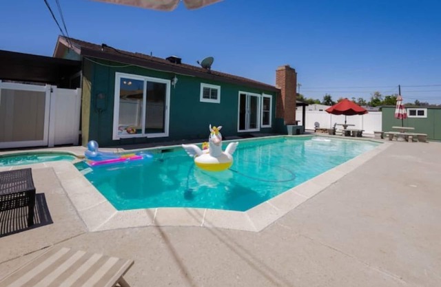 Come enjoy the pool in sunny San Diego!