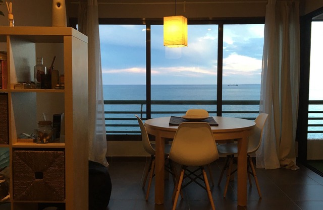 come enjoy the sea
