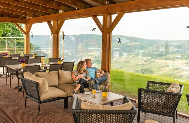 Comfort 10-person bungalow in the holiday park Landal Mont Royal