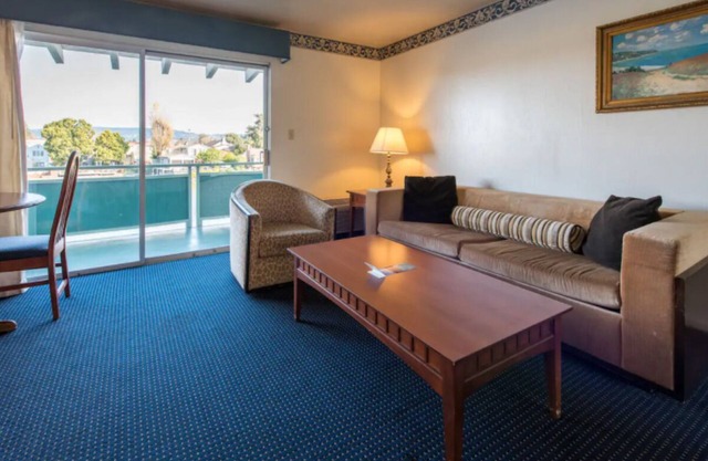 Comfort and Convenience, Free Breakfast, Pool, Jacuzzi, Near Oracle Arena
