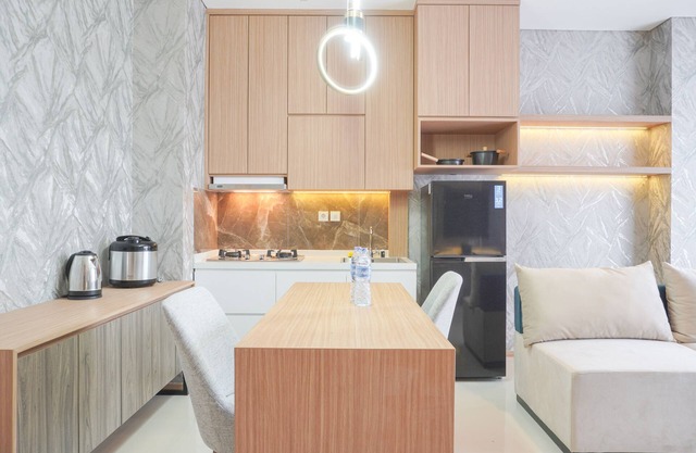 Comfort And Modern Look 2Br At 26Th Floor Samara Suites Apartment