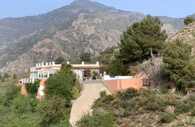 Comfort holiday home (WIFI, pool, 3 terraces, fantastic view of the mountains)