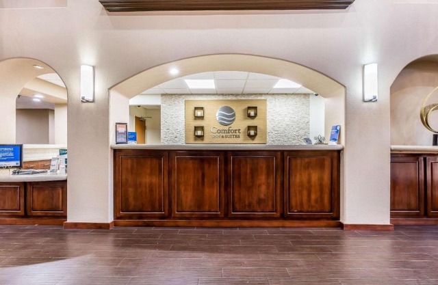 Comfort Inn & Suites Airport-American Way