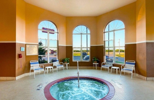 Comfort Suites University